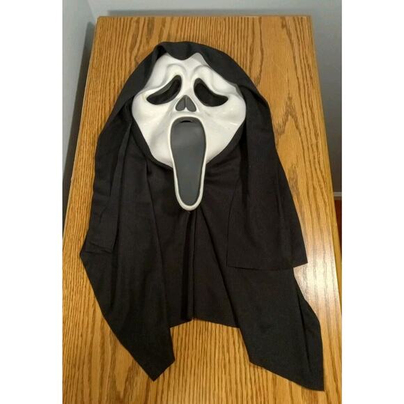 Scream Mask Ghost Face Easter Unlimited No Glow April - June 2021 - Picture 1 of 5